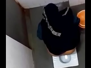 hijab arab toilet pissing