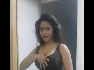 .com – Sexy Indian Newborn Navneeta Dancing Shaking BigTits